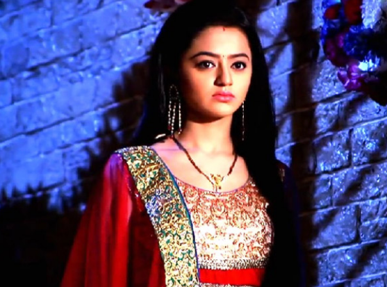 Swara hatches a plan to trap Adarsh