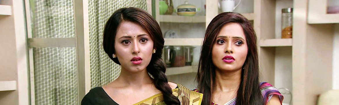 Rani and Aarti succeed in their plans in Mere Angne Mein