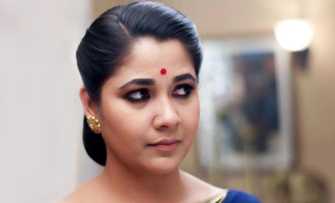 Satrupa disapproves Adhiraj yet again in Rishton Ka Chakravyuh