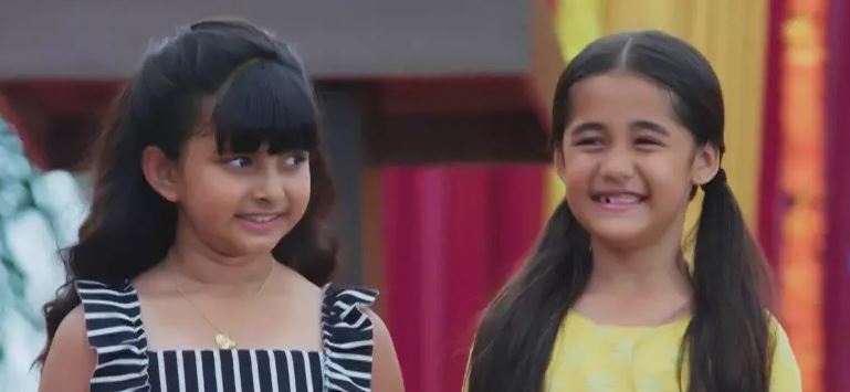 Kulfi Kumar Bajewala Amyra and Kulfi worry for their parents’ separation. They seek help from the school principal so that they can come up with a clever plan to unite Sikandar and Lovely. Kulfi sings