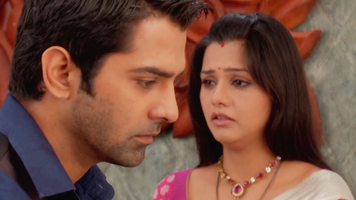 IPKKND Star Plus Today Arnav takes a stand for Khushi