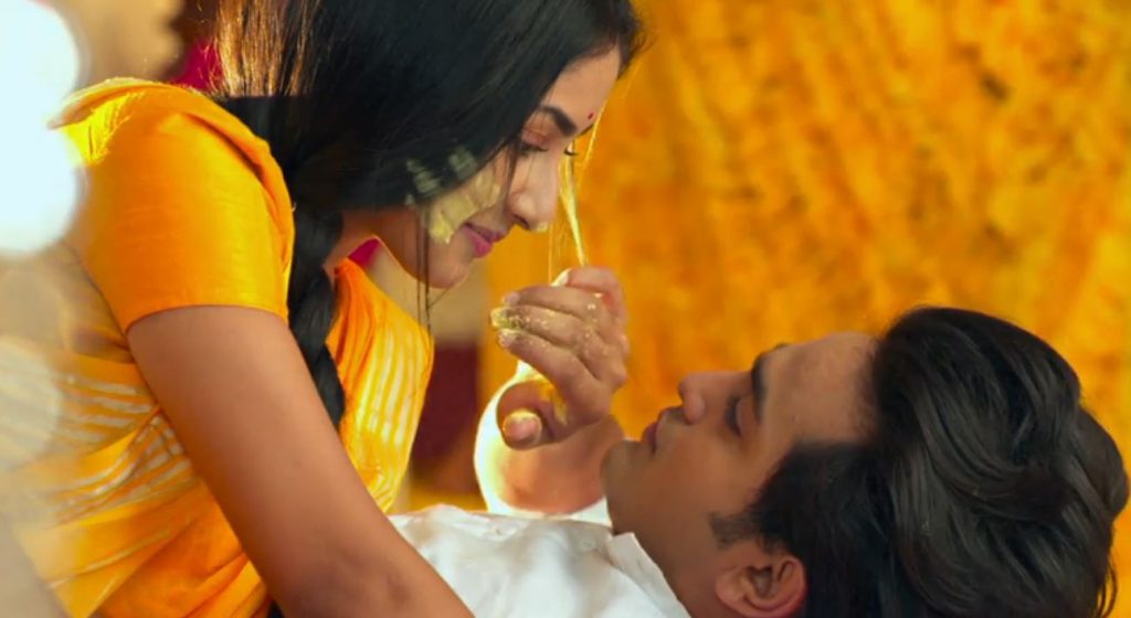 Barrister Babu 1st September 2021 Written Update Danger shock Anirudh and Bondita have a haldi moment. They land into a romantic moment when Bondita falls over him. Anirudh applies the haldi to his brid