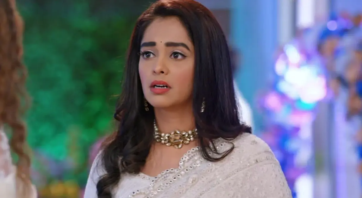 Kumkum Bhagya 26th April 2024 Written Update Dragging track. Prachi, Monisha, and Deepika depart in one car while RV takes off in Yug’s. Meanwhile, Vishaka, Manpreet, and Divya wonder why they haven't returned home yet. As Prachi a