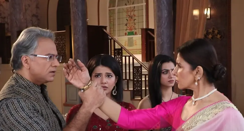 2 Unseen Twists in YRKKH: RK meets Poddars; Abhir's confession