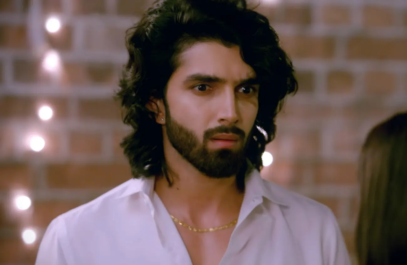 Jaane Anjaane Hum Mile 19th December 2025 Written Update: Kirti-Raghav Suspected