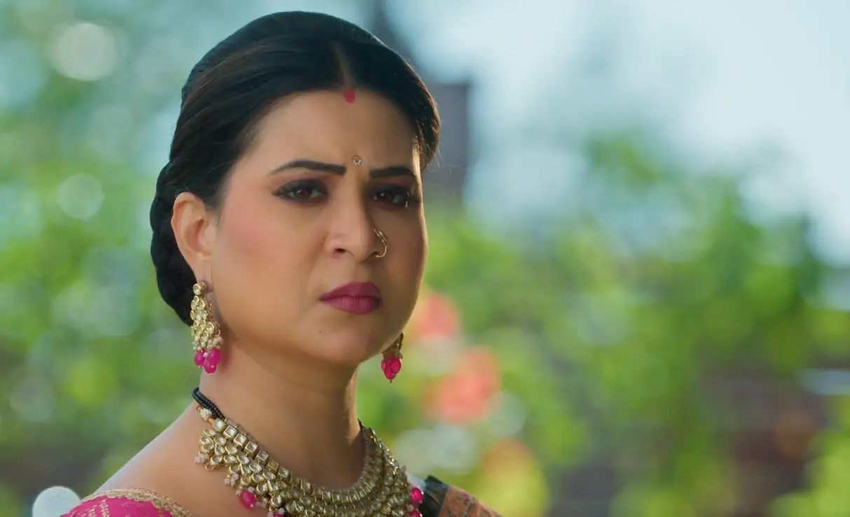 Vasudha Upcoming 5th March 2026 News: Chandrika Performs With Vasudha In the Photoshoot