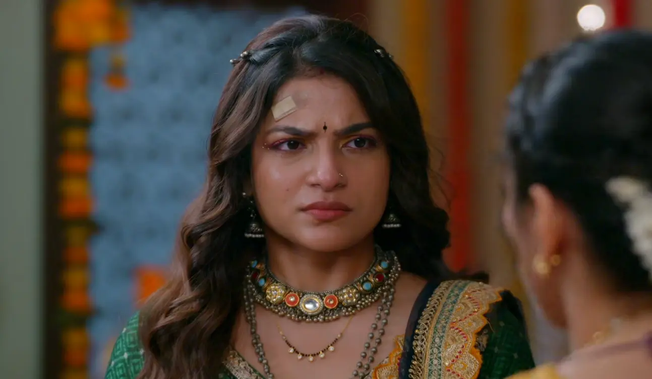 Udne Ki Aasha 14th October 2026 Written Update: Roshni Confesses to the Baby Swap as Sayali Fights for Laksh